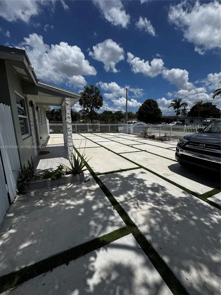 3251 NW 177th Ter, Miami Gardens FL 33056 photo 4