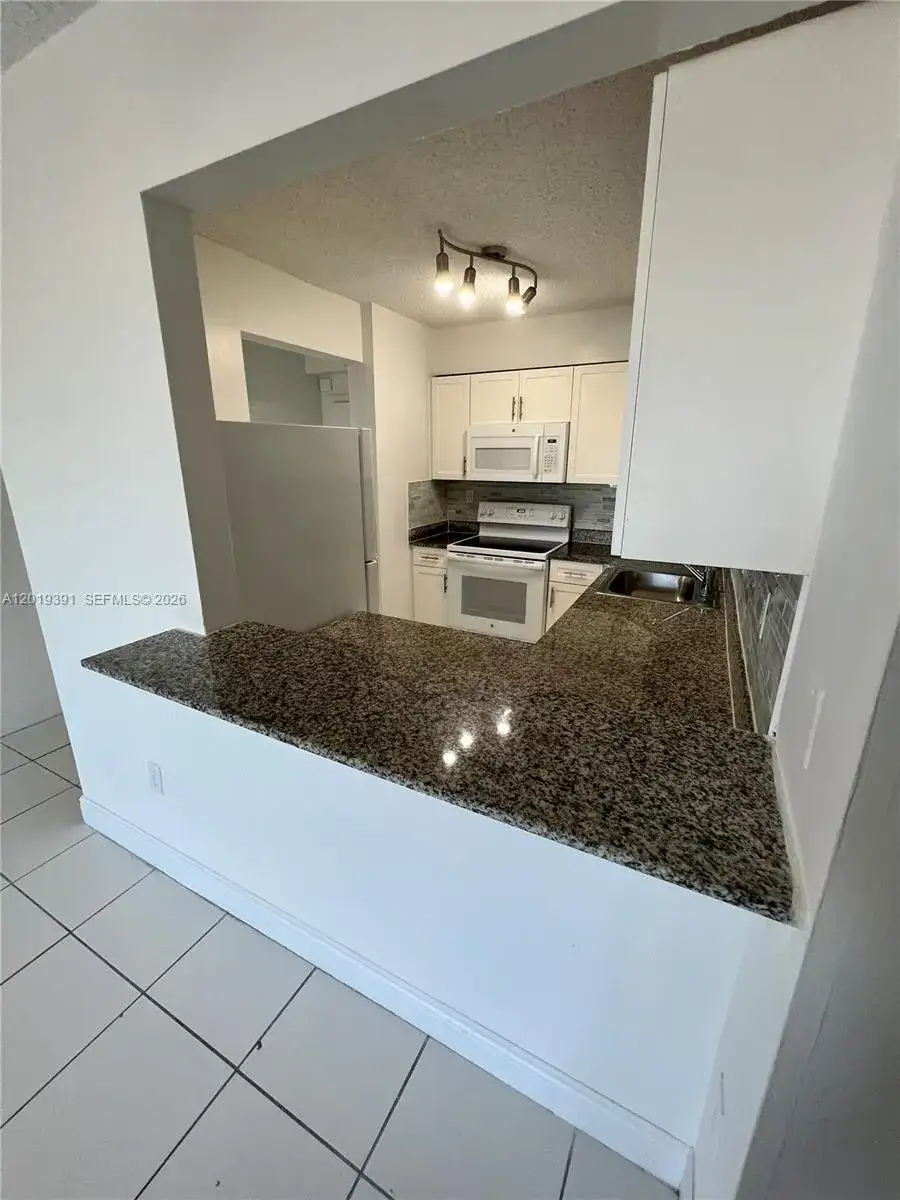 9561 Fontainebleau Blvd # 314, Miami FL 33172 photo 4