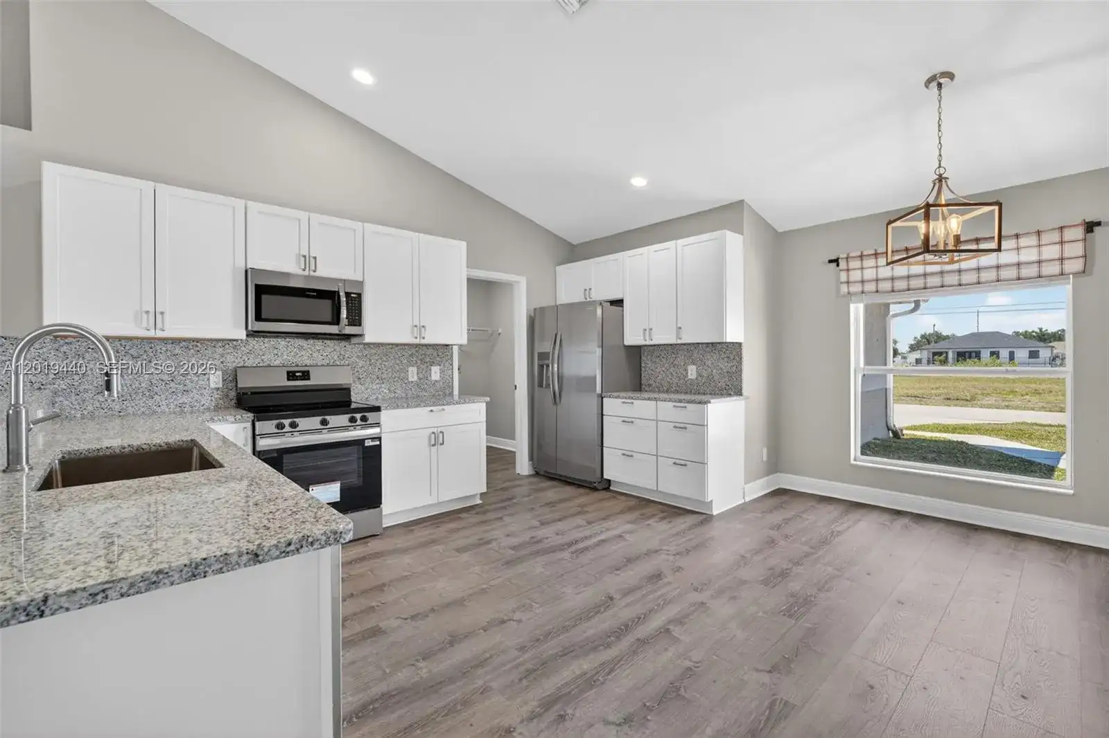 409 NE 25th Ter, Cape Coral FL 33909 photo 2