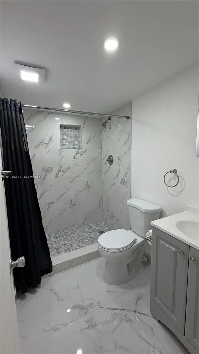 20230 NE 2nd Ave # U5, Miami Gardens FL 33179 photo 2