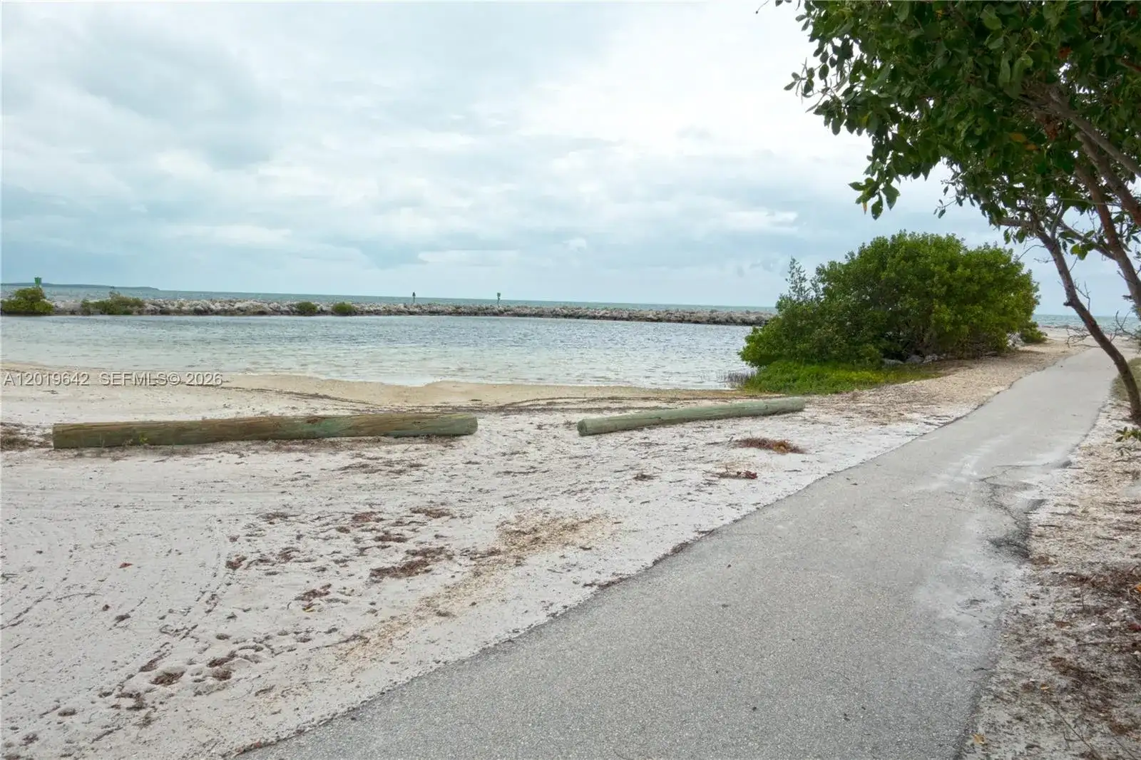 8 Ocean View Blvd, Key Largo FL 33037 photo 3
