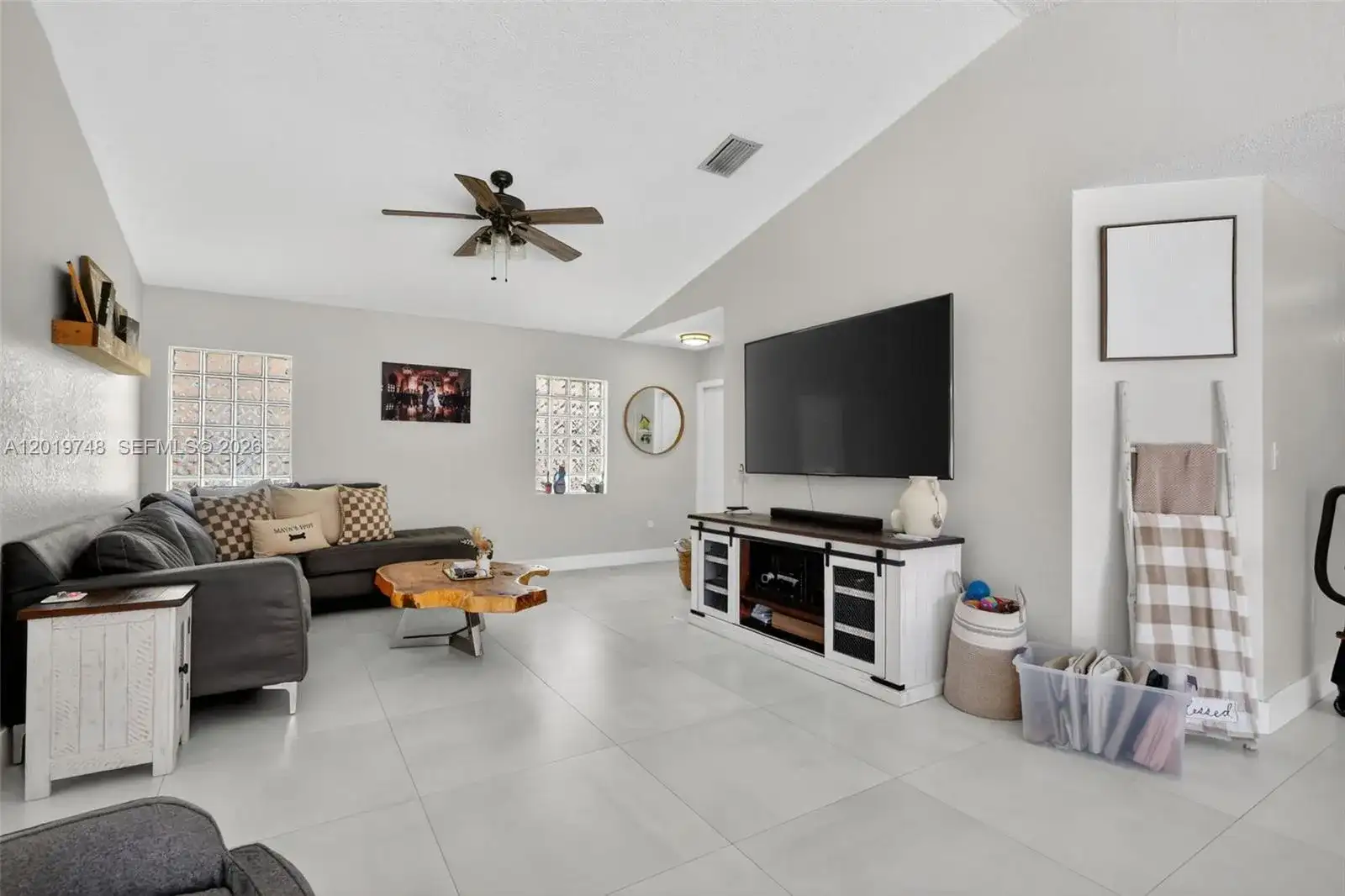 8061 NW 197th St, Hialeah FL 33015 photo 4