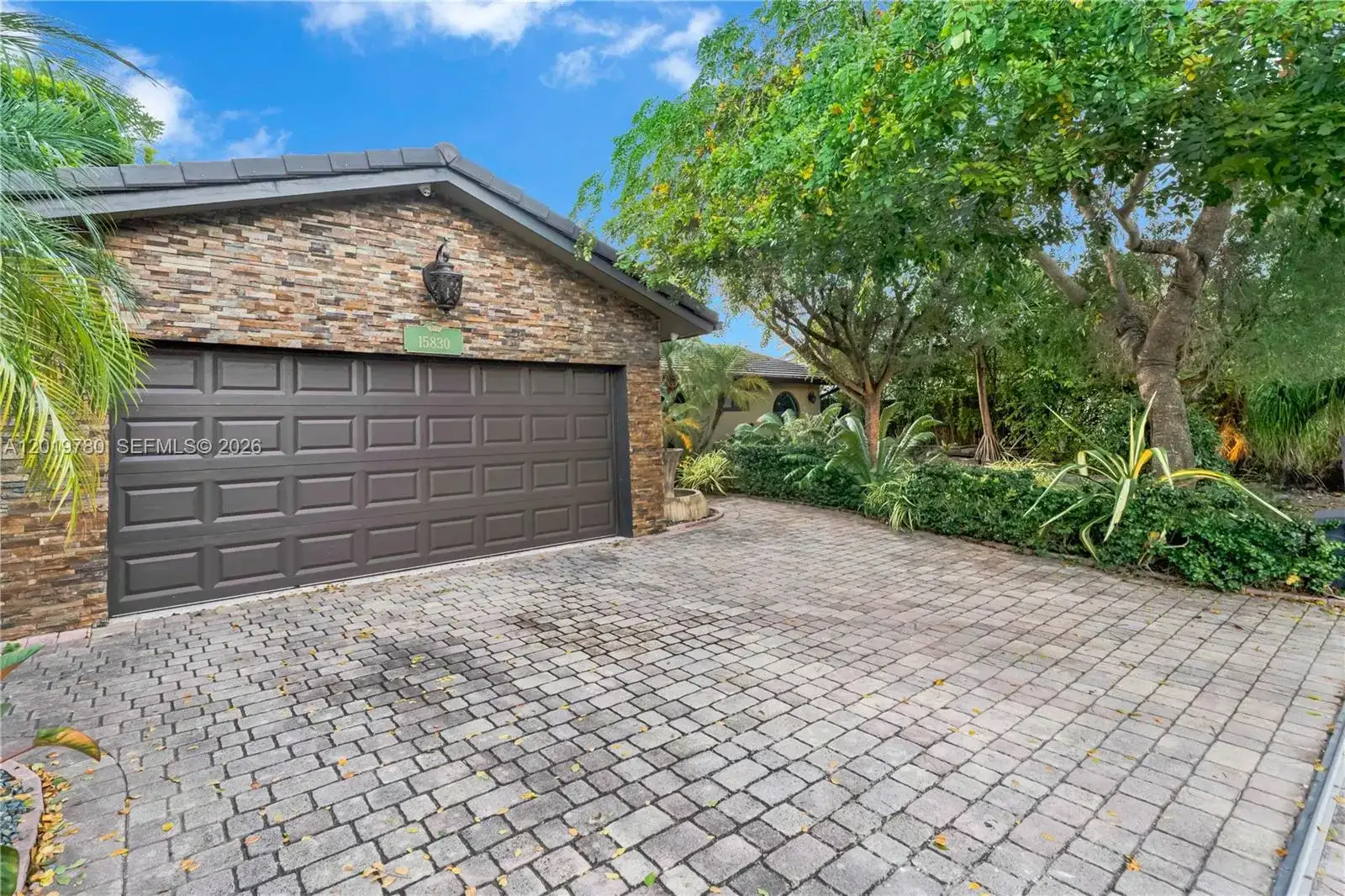 15830 SW 139th Ave, Miami FL 33177 photo 2