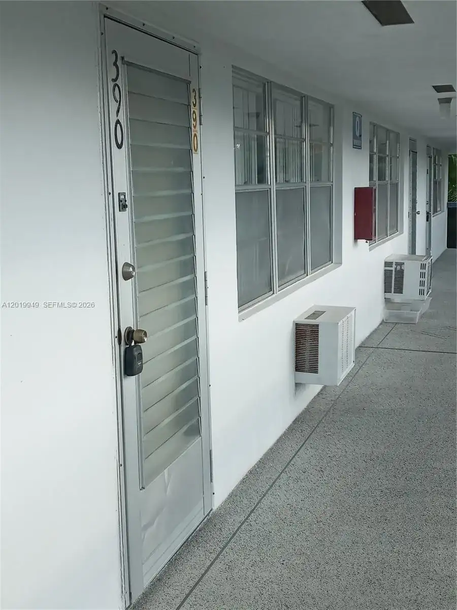390 Windsor Q # 390, West Palm Beach FL 33417 photo 2