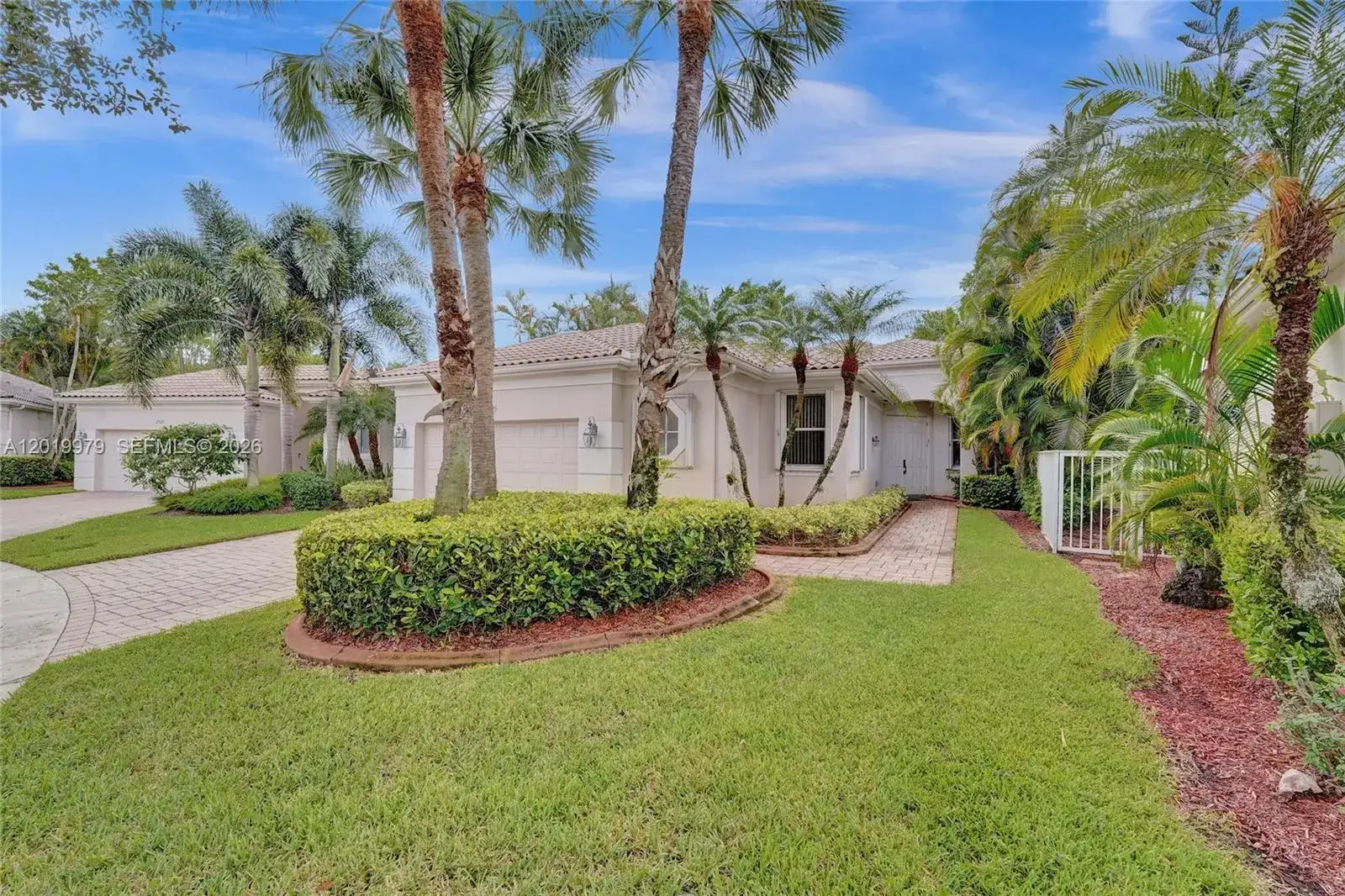 2525 Bay Pointe Ct, Weston FL 33327 photo 2