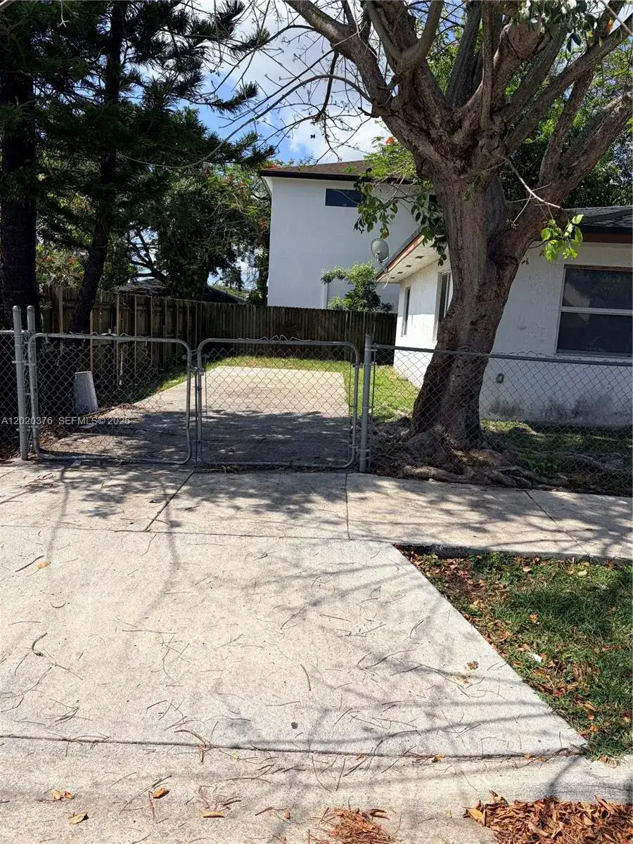 1329 NW 6 ave # A, Florida City FL 33034 photo 3