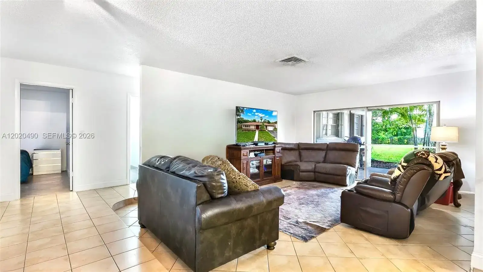 500 NW 96th Ter, Pembroke Pines FL 33024 photo 2