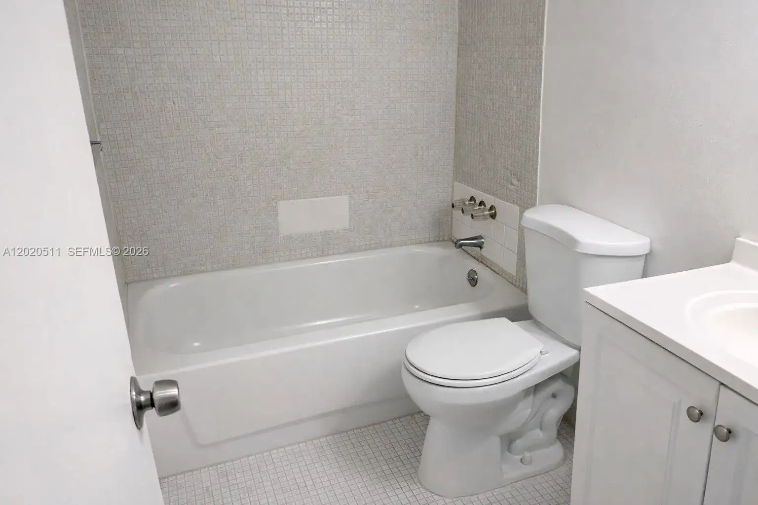 496 NW 165th # 412, Miami FL 33169 photo 3