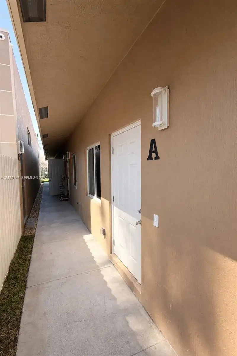 1015 NW 8th Ave # A, Fort Lauderdale FL 33311 photo 2