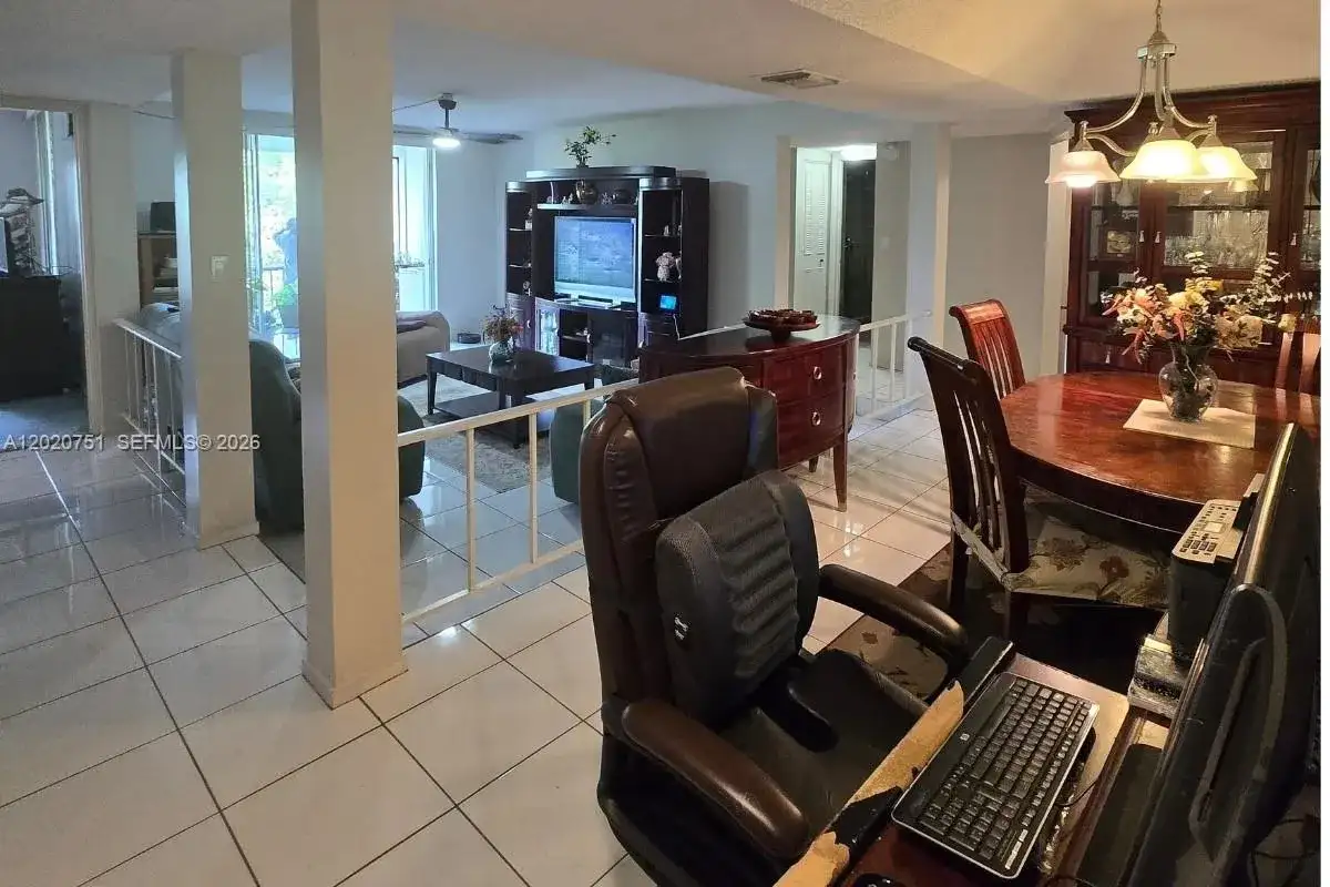 3660 Inverrary Dr # 3T, Lauderhill FL 33319 photo 4