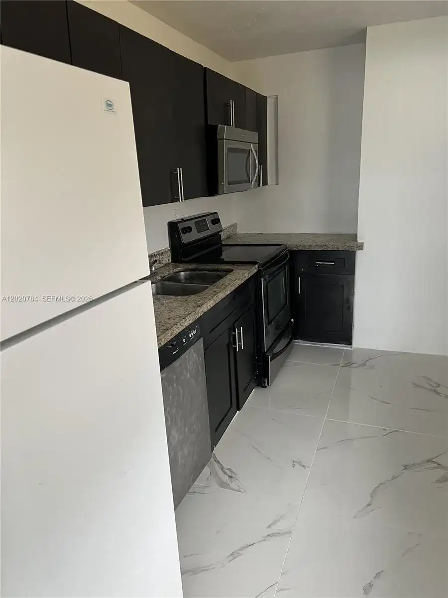 4809 SW 25th St, West Park FL 33023 photo 4