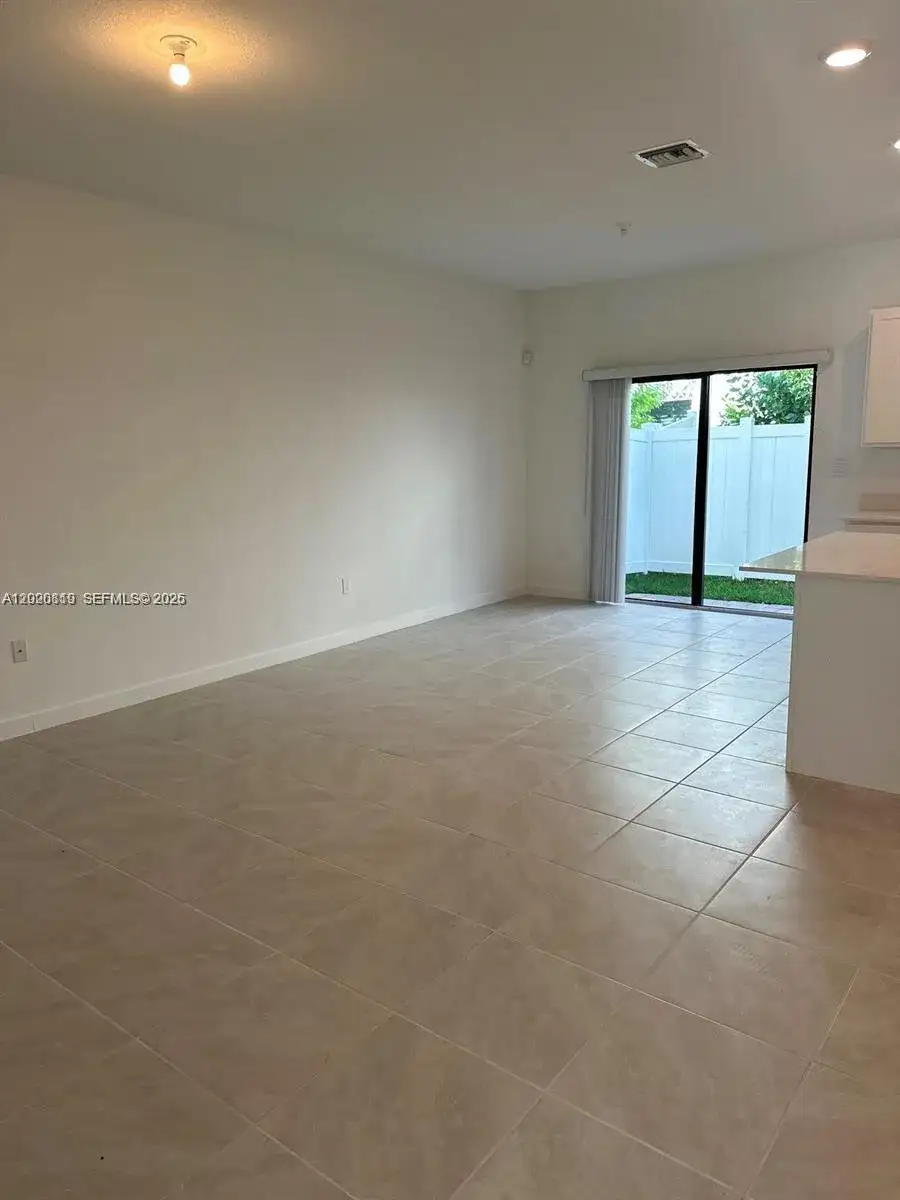 853 SW 12th St, Florida City FL 33034 photo 3