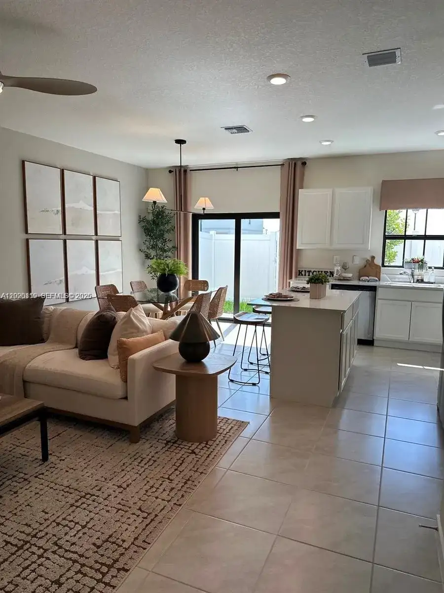 853 SW 12th St, Florida City FL 33034 photo 4