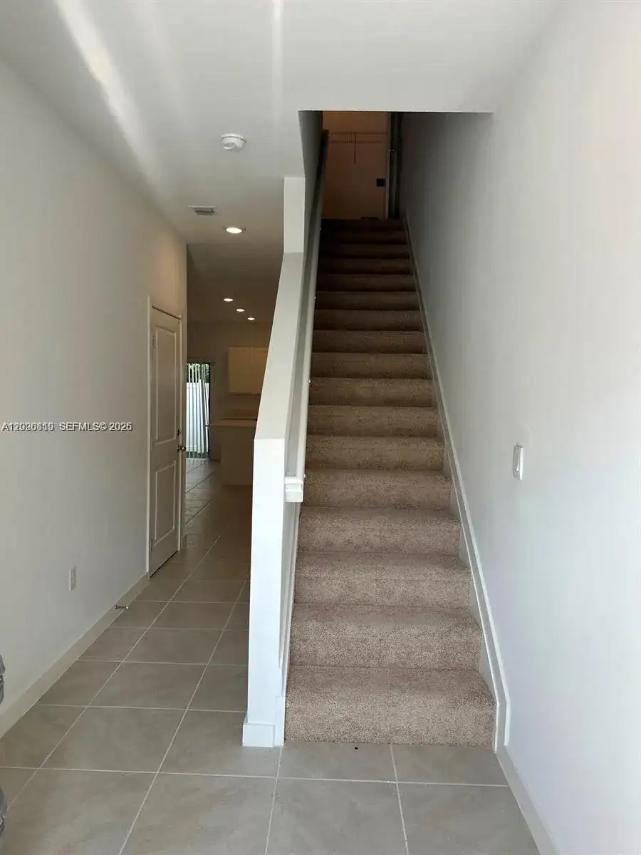853 SW 12th St, Florida City FL 33034 photo 5