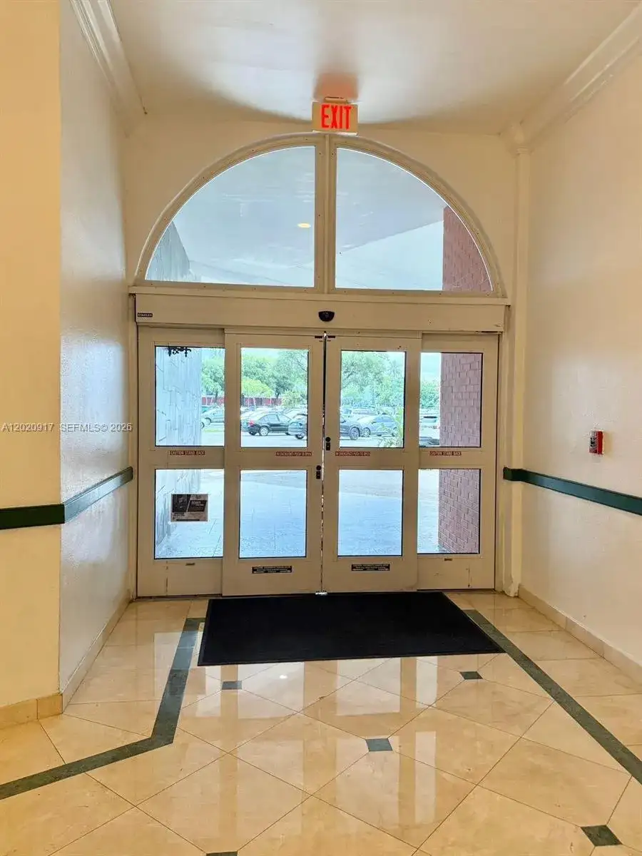 1351 NE Miami Gardens Dr # 704E, Miami FL 33179 photo 3