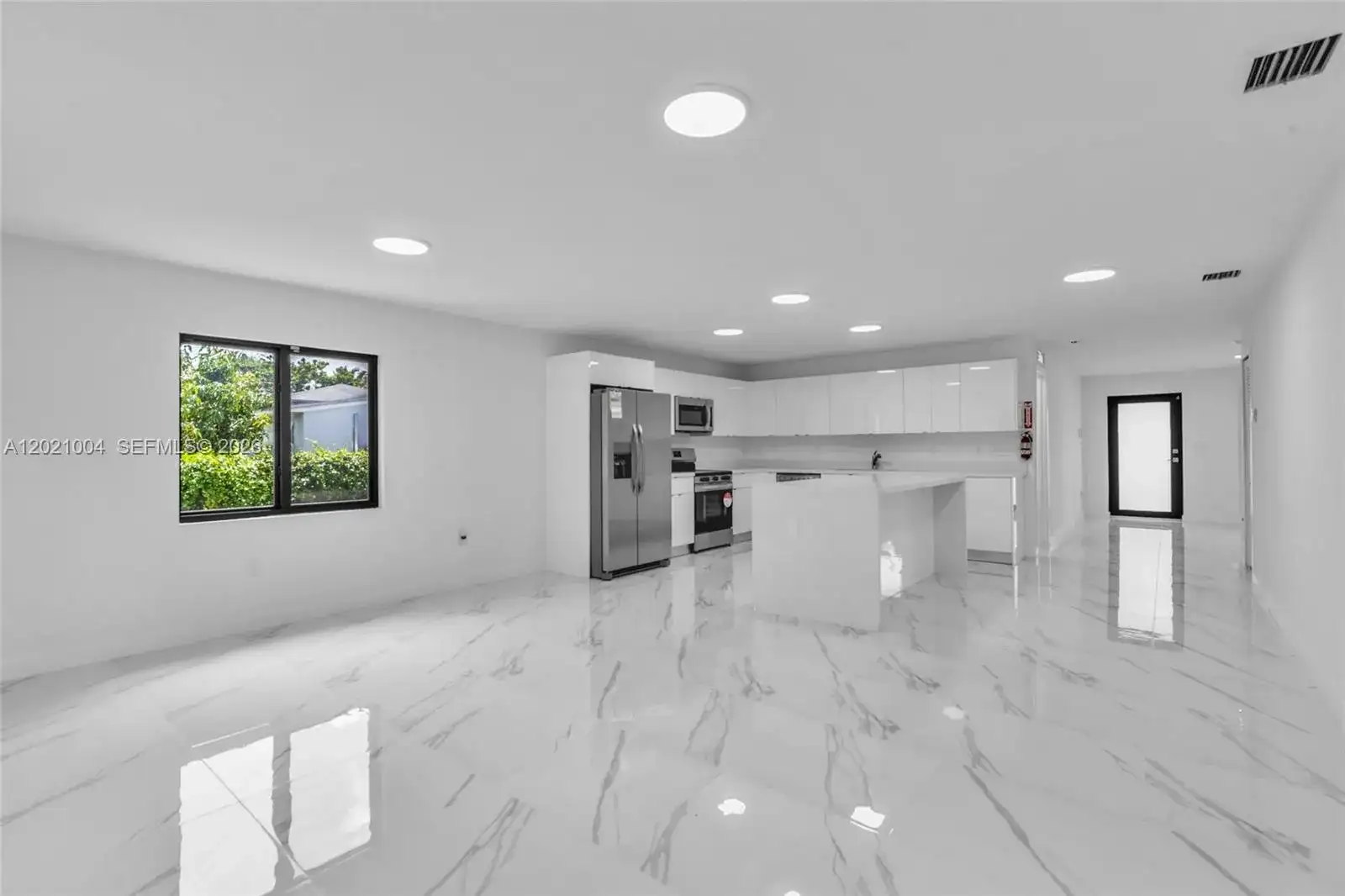152 NW 18th St, Homestead FL 33030 photo 2