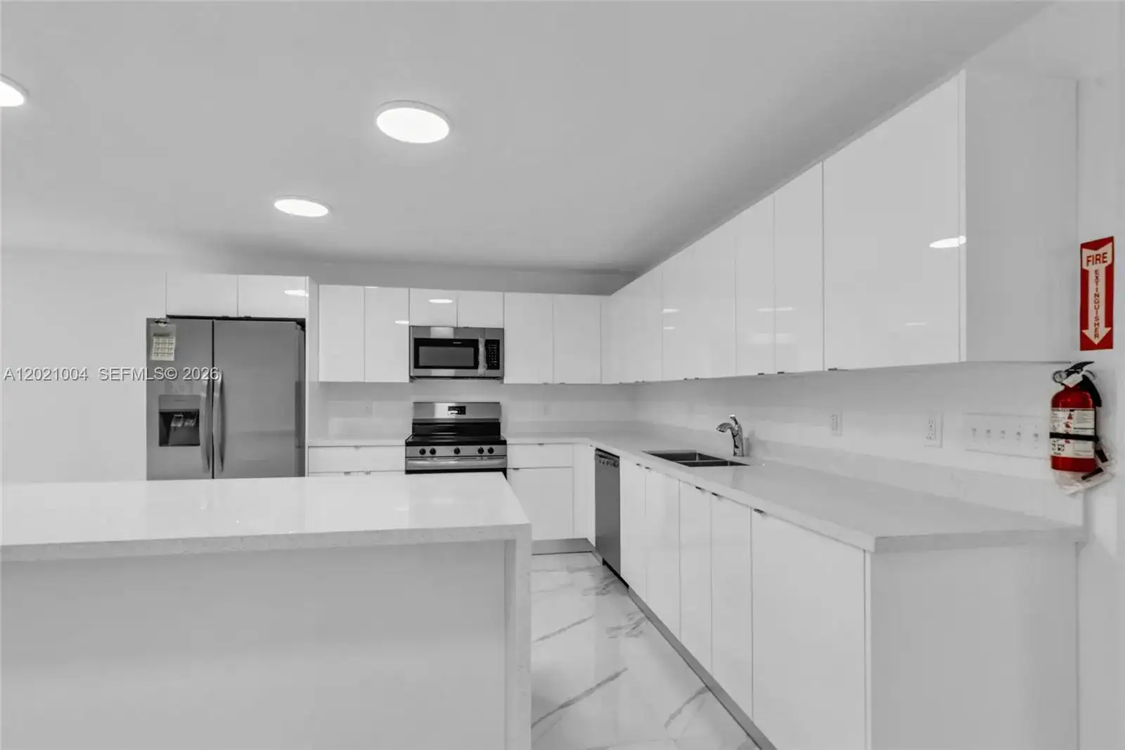 152 NW 18th St, Homestead FL 33030 photo 4