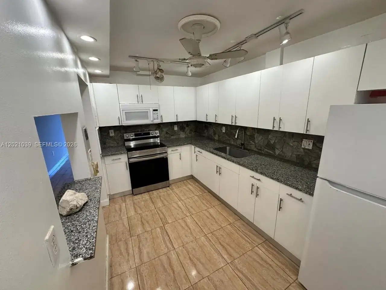 1470 NE 125th Ter # 412, North Miami FL 33161 photo 2