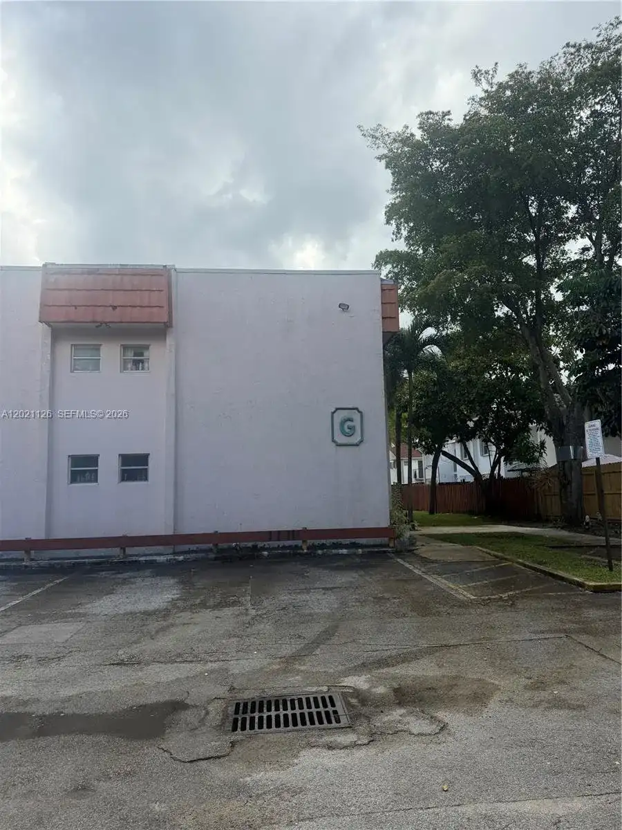 7610 Stirling Rd # 205G, Davie FL 33024 photo 2
