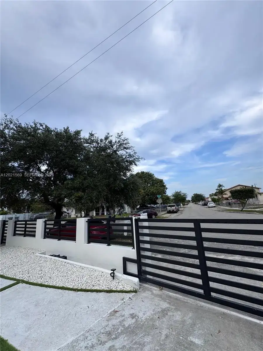 1120 E 6th Ct, Hialeah FL 33010 photo 4