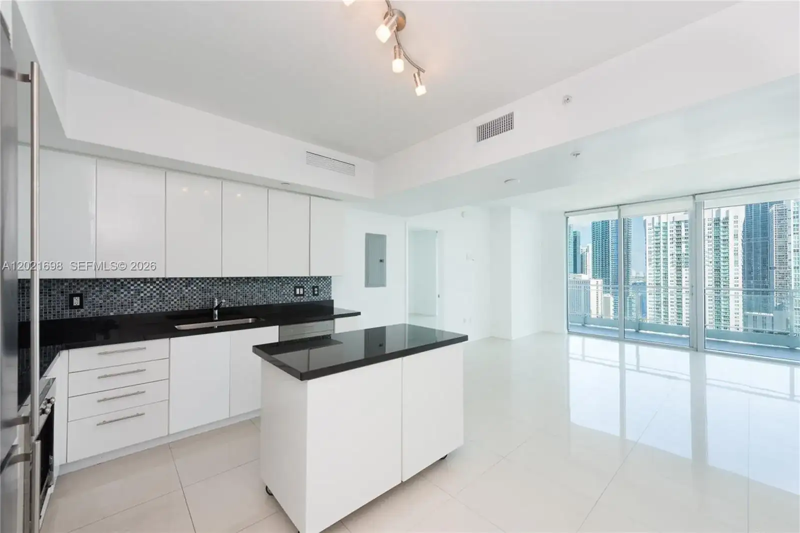 92 SW 3rd Street # 2812, Miami FL 33130 photo 2