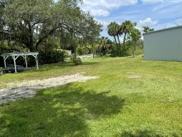 1326 Red Barn Rd, Moore Haven FL 33471 photo 4