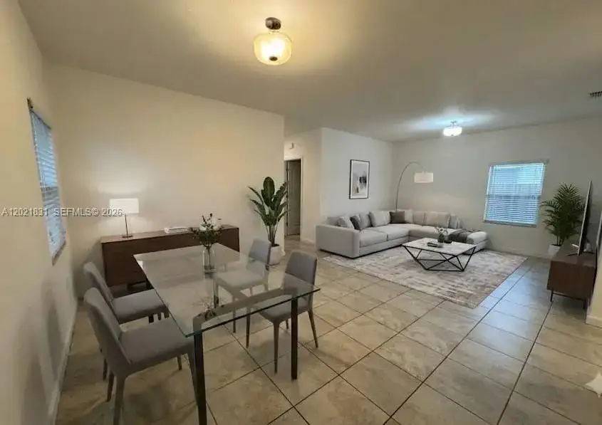 273 SE 31st Ave, Homestead FL 33033 photo 2