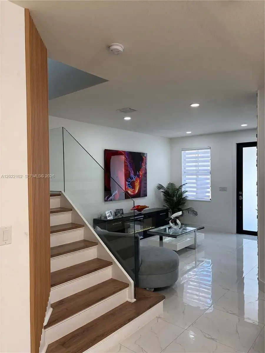 3409 W 92nd Pl, Hialeah FL 33018 photo 2