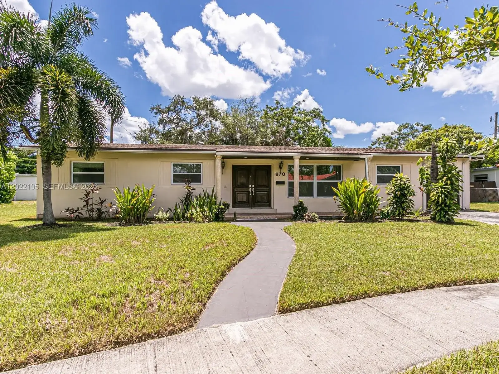 870 NE 182nd St, North Miami Beach FL 33162 photo 2