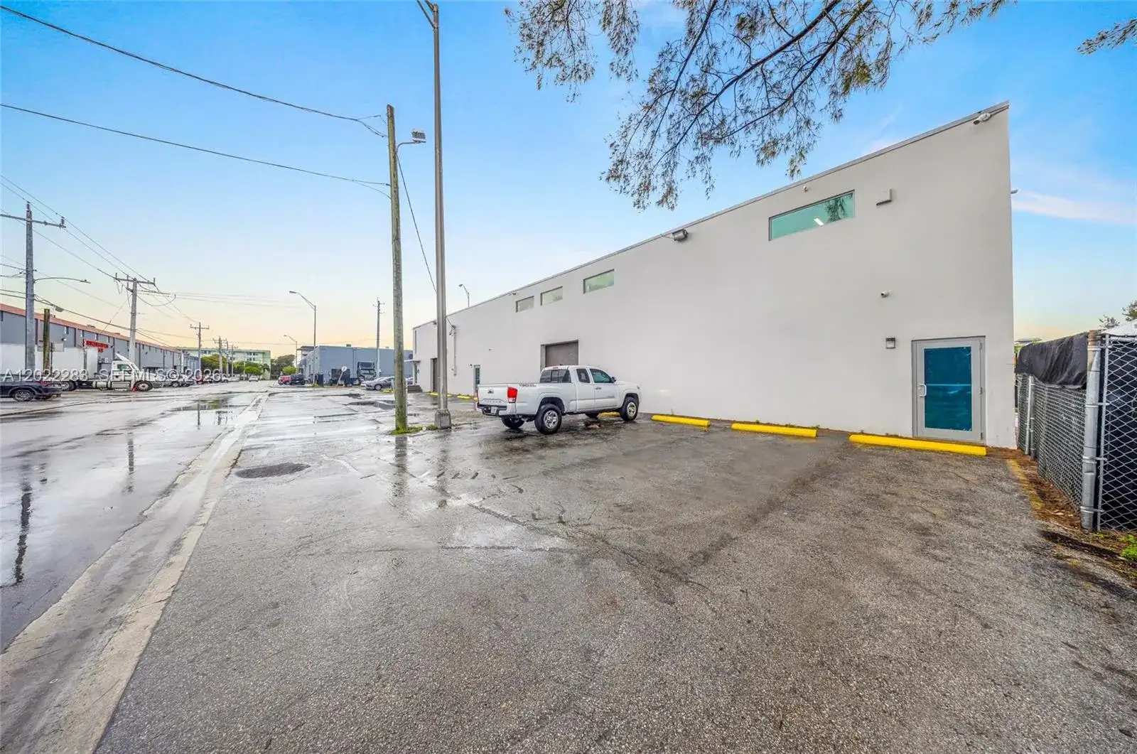7550 W 2nd Ct, Hialeah FL 33014 photo 2