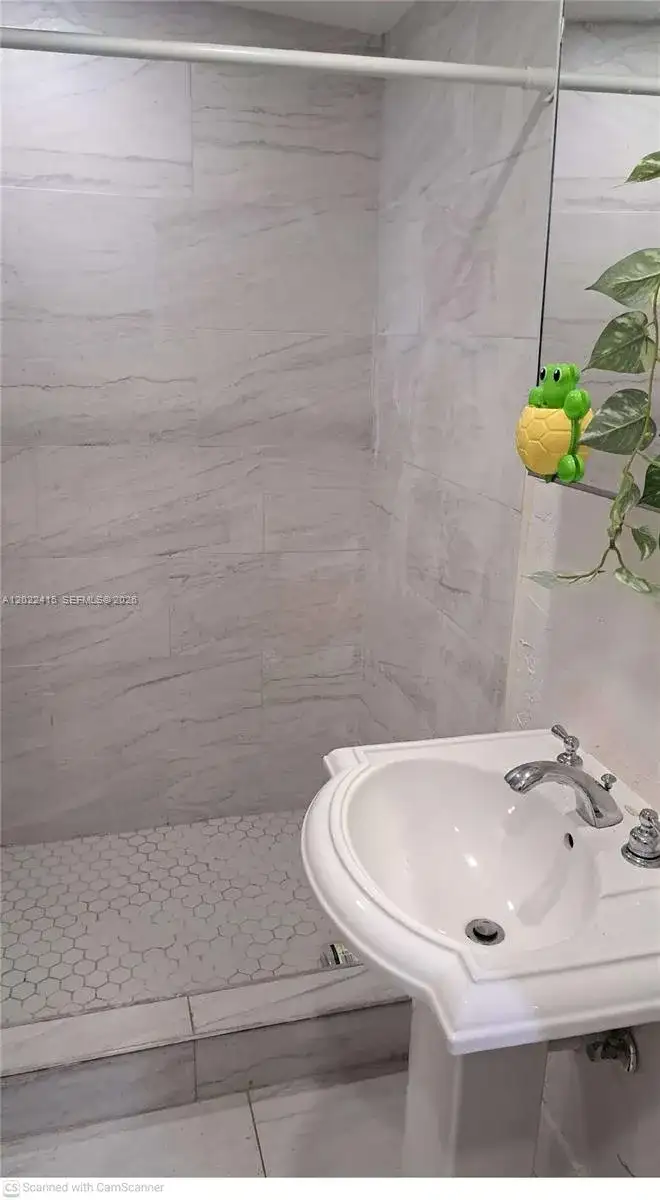 2420 NW 34th St, Miami FL 33142 photo 4
