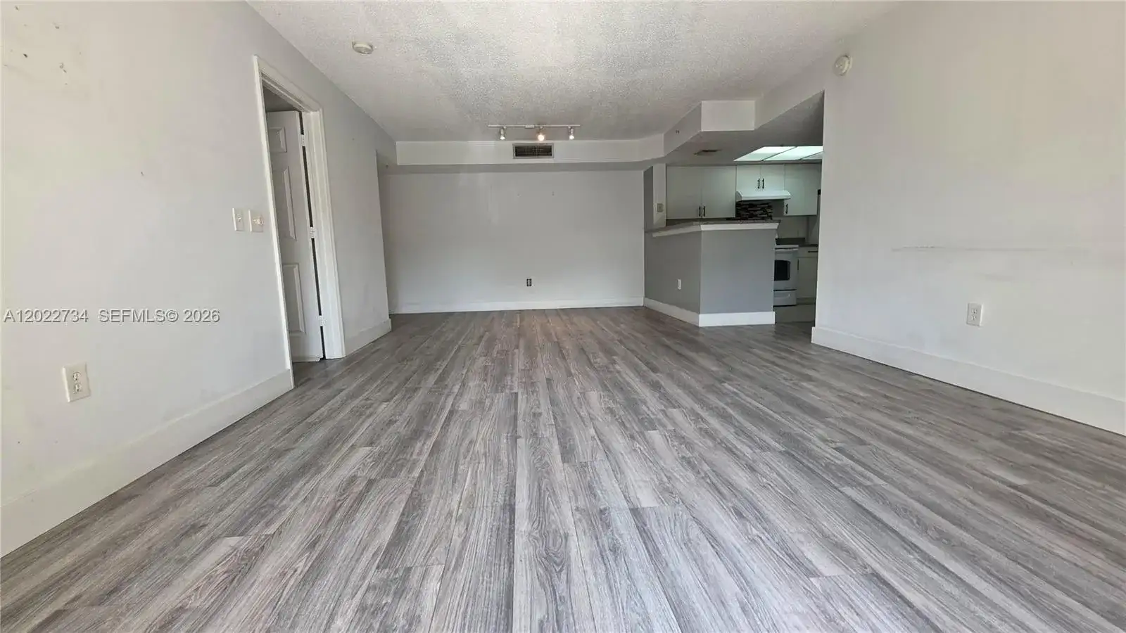 5011 Wiles Rd # 203, Coconut Creek FL 33073 photo 2