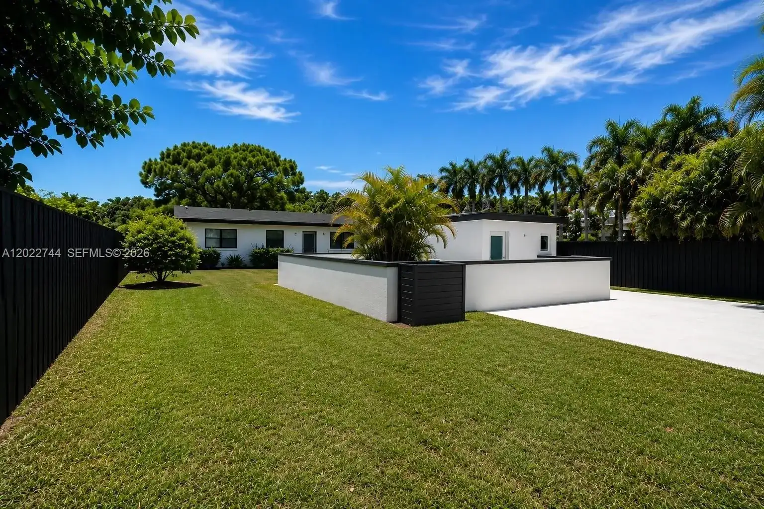 2573 Conroy Dr, North Palm Beach FL 33403 photo 2