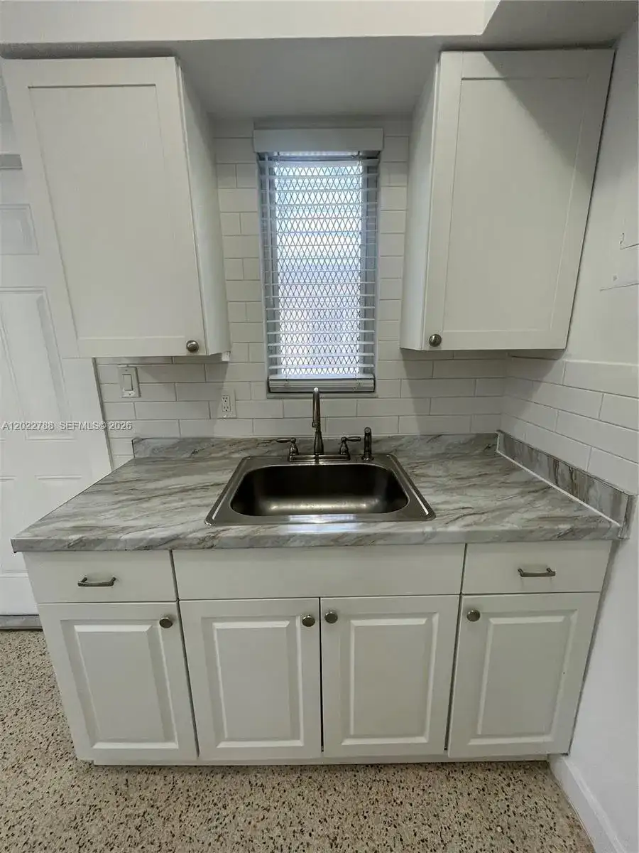 940 SW 4th ave # 1, Miami FL 33130 photo 2