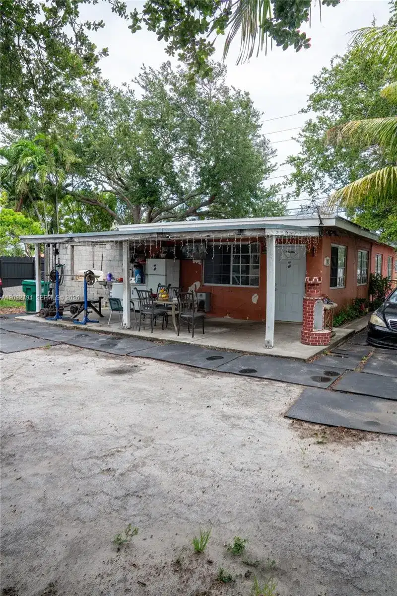 3401 NW 15th St, Miami FL 33125 photo 4