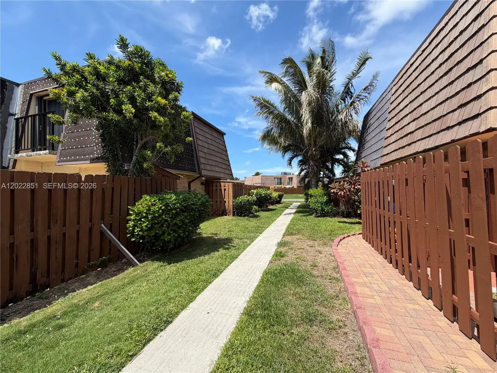 964 Springdale Cir, Palm Springs FL 33461 photo 2