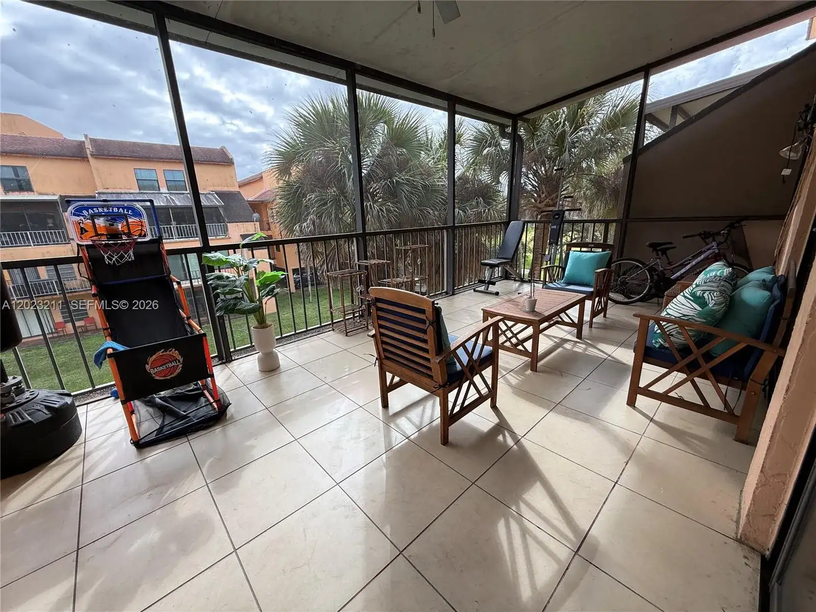 450 Commodore Dr # 306, Plantation FL 33325 photo 5