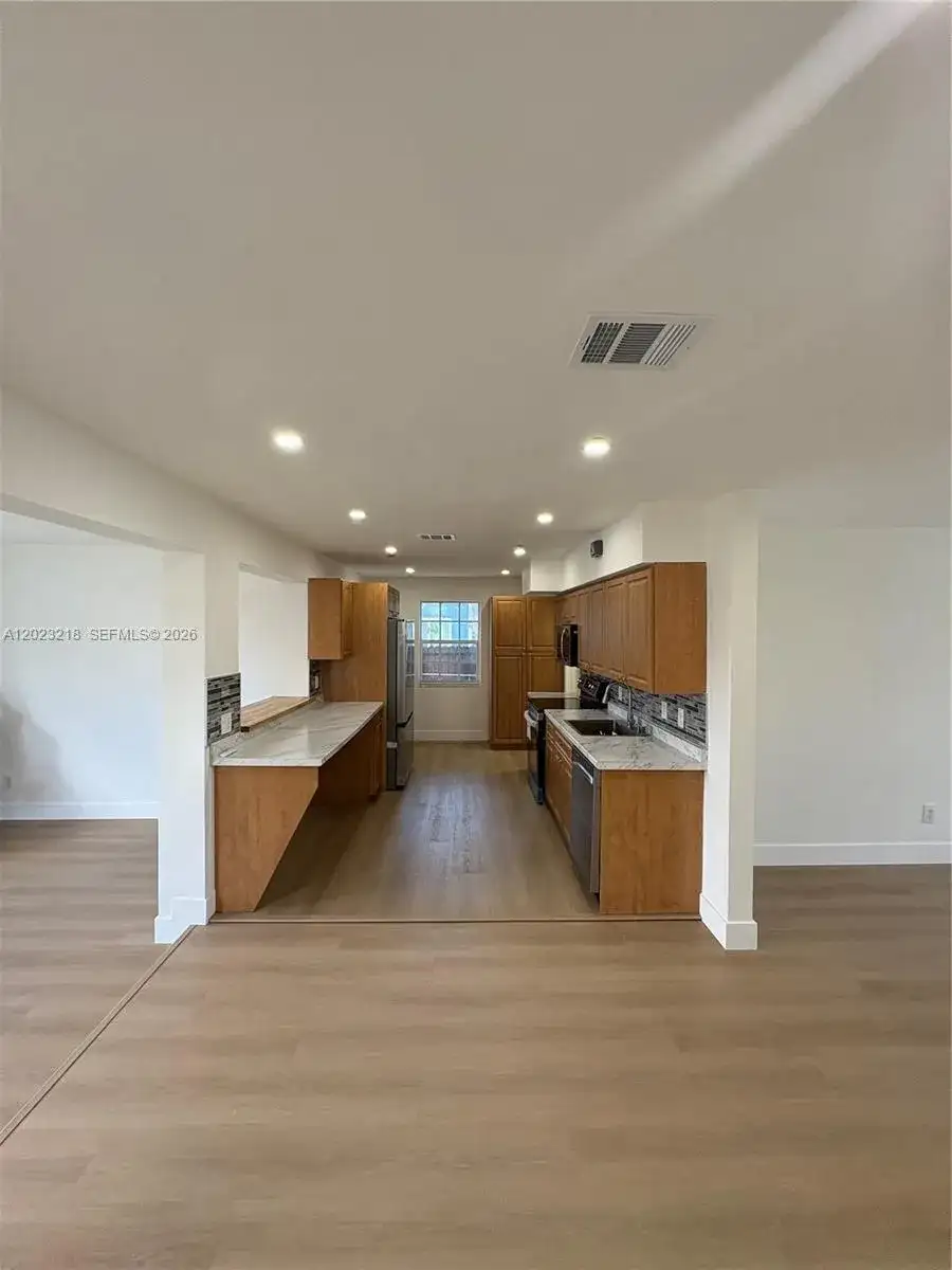 7150 SW 10th St, Pembroke Pines FL 33023 photo 3