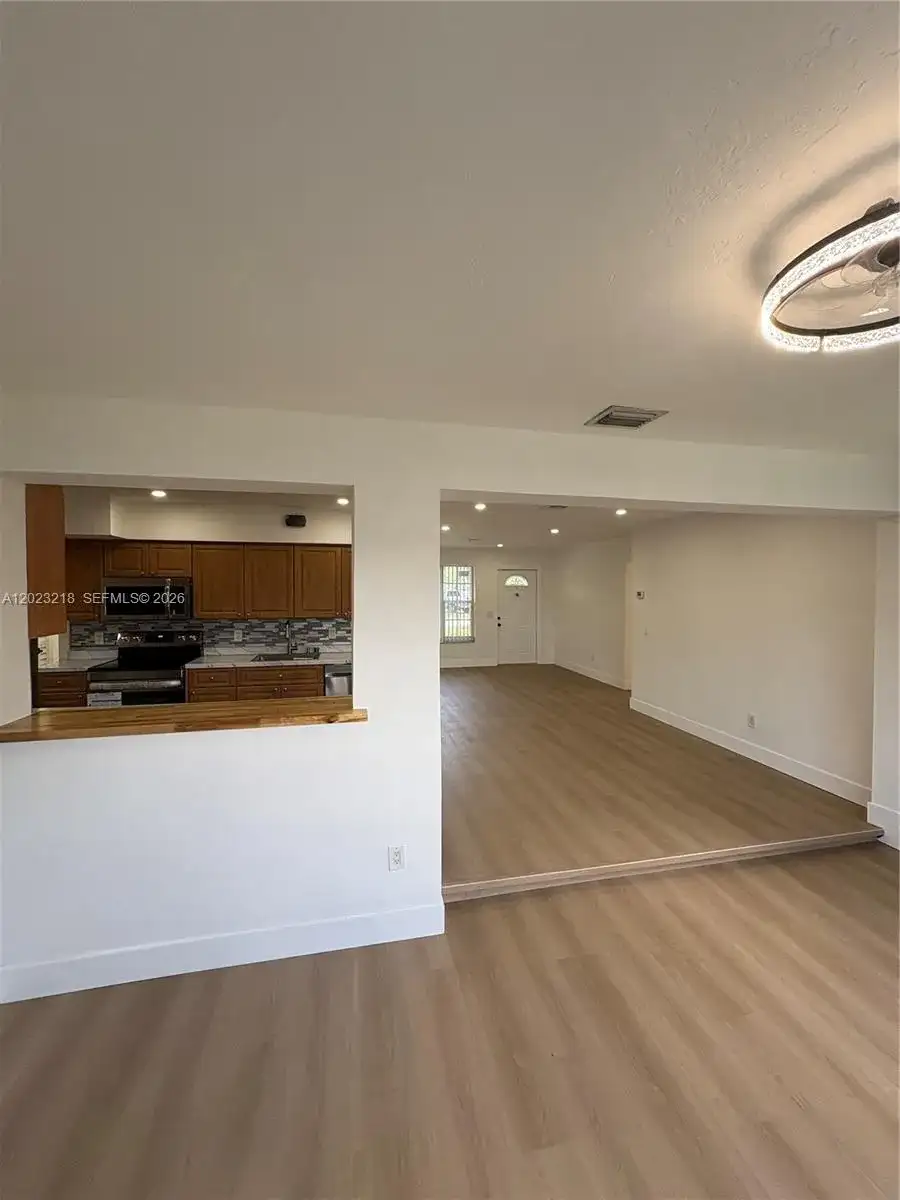 7150 SW 10th St, Pembroke Pines FL 33023 photo 5