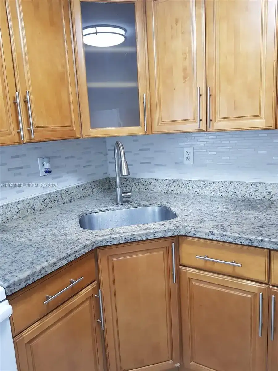 606 W 81st St # 314, Hialeah FL 33014 photo 2