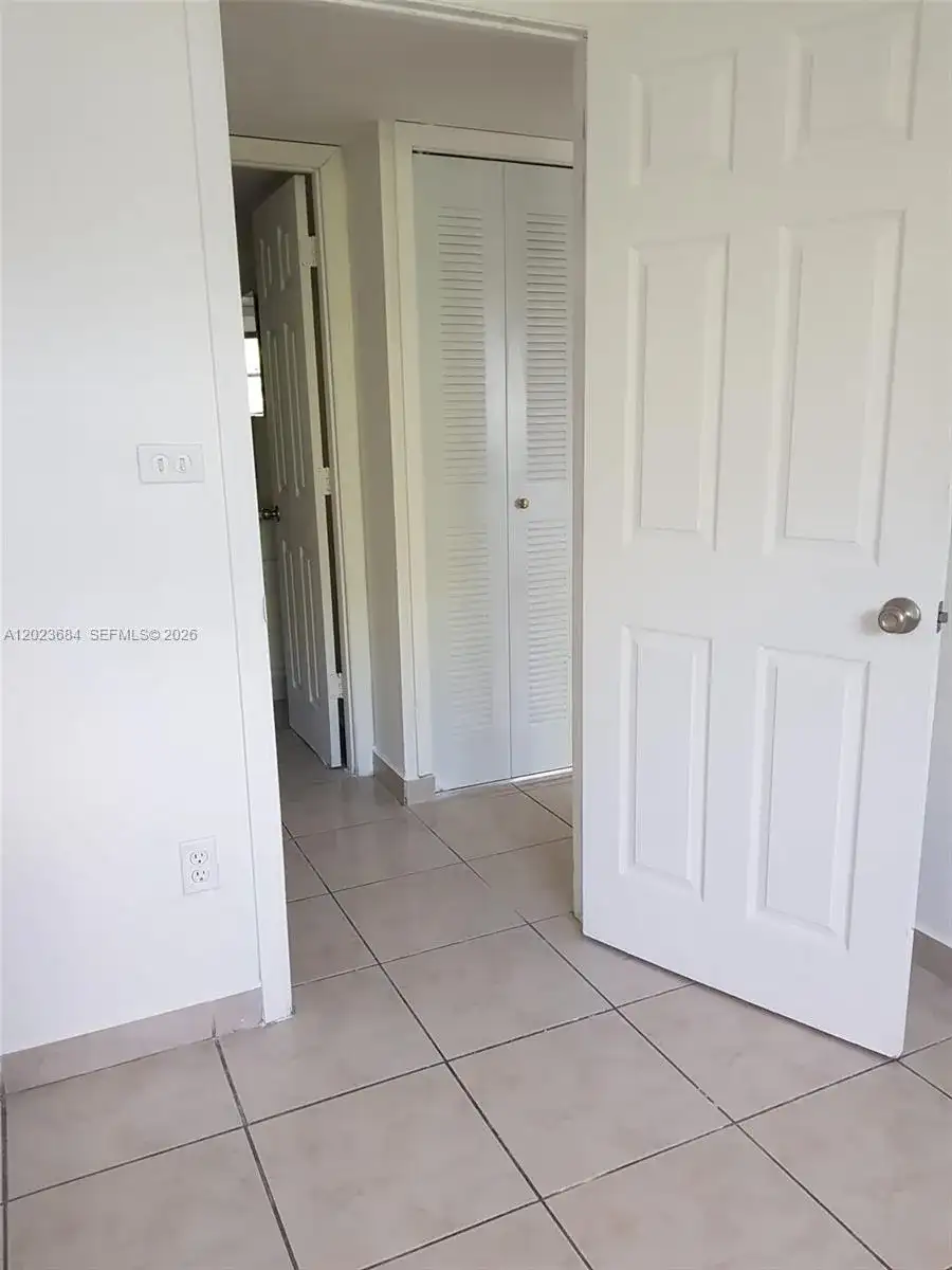 606 W 81st St # 314, Hialeah FL 33014 photo 3