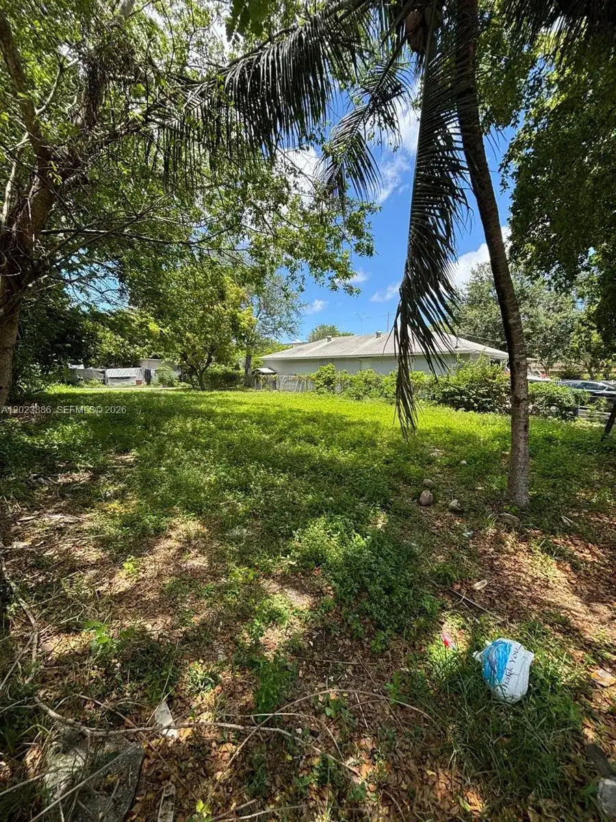 665 NW 43rd St, Miami FL 33127 photo 4