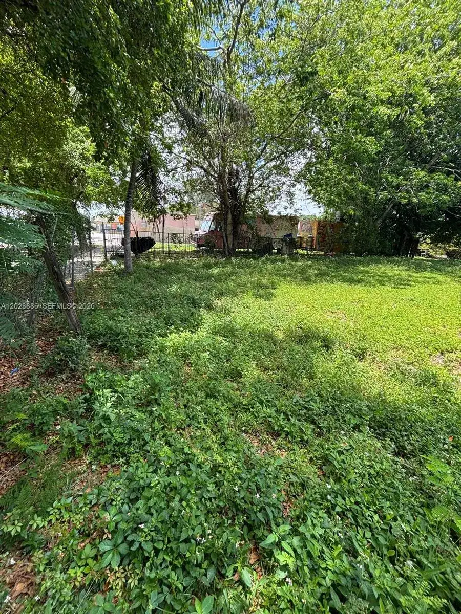 665 NW 43rd St, Miami FL 33127 photo 5