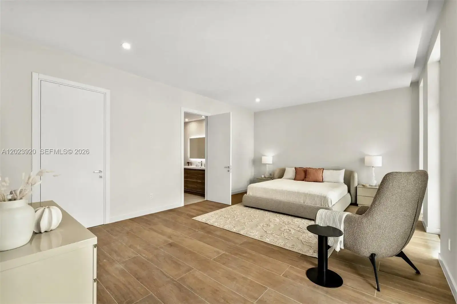 527 Orton Ave # 403, Fort Lauderdale FL 33304 photo 3