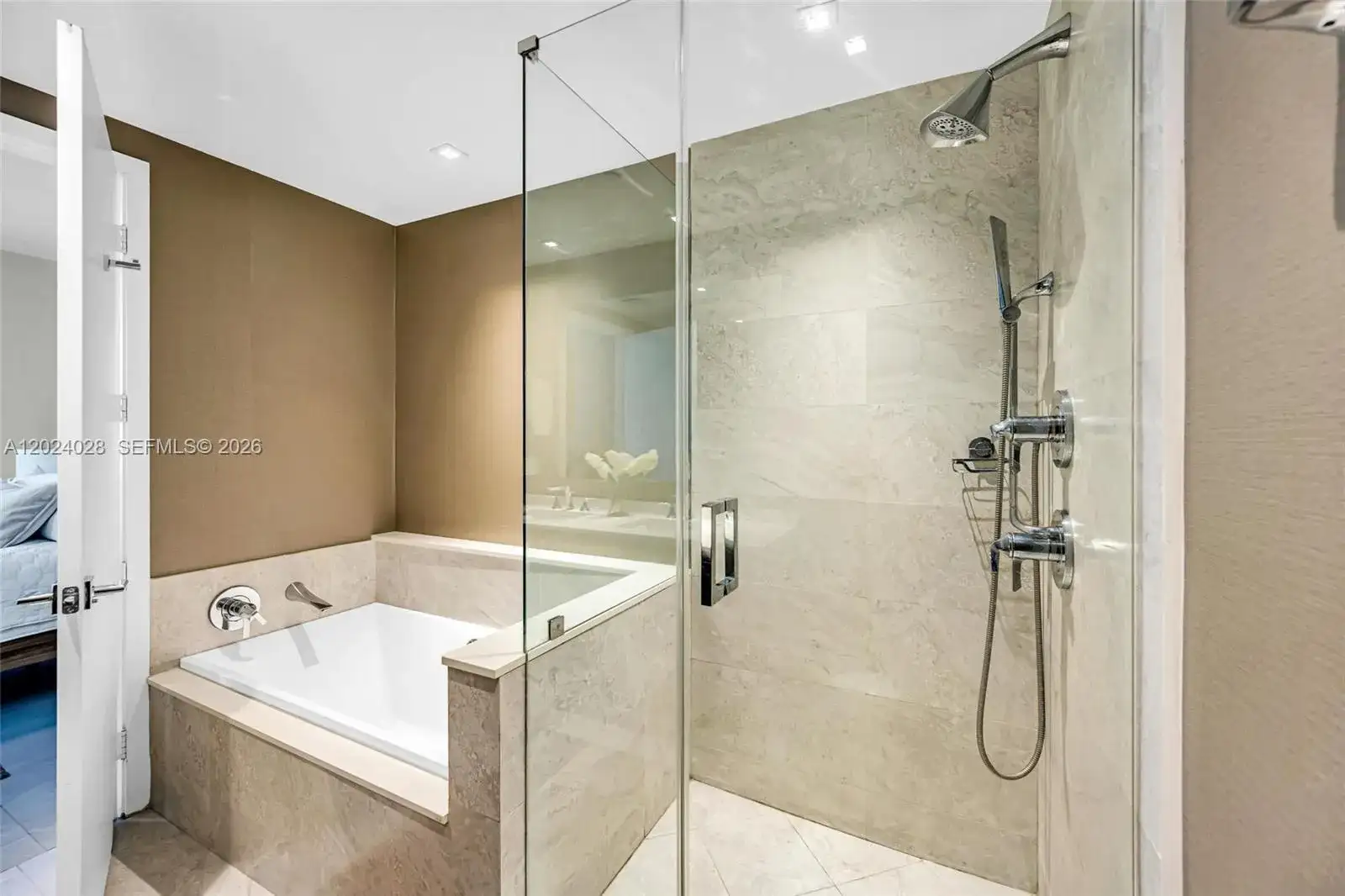488 NE 18th St # 2011, Miami FL 33132 photo 4