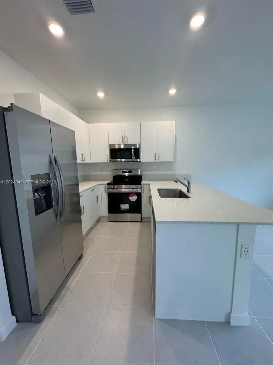 663 SE 13th St Cir, Homestead FL 33034 photo 2