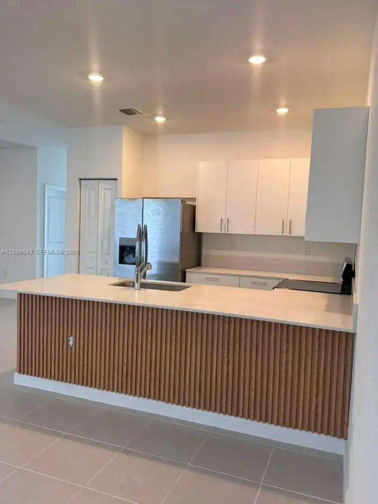 663 SE 13th St Cir, Homestead FL 33034 photo 4