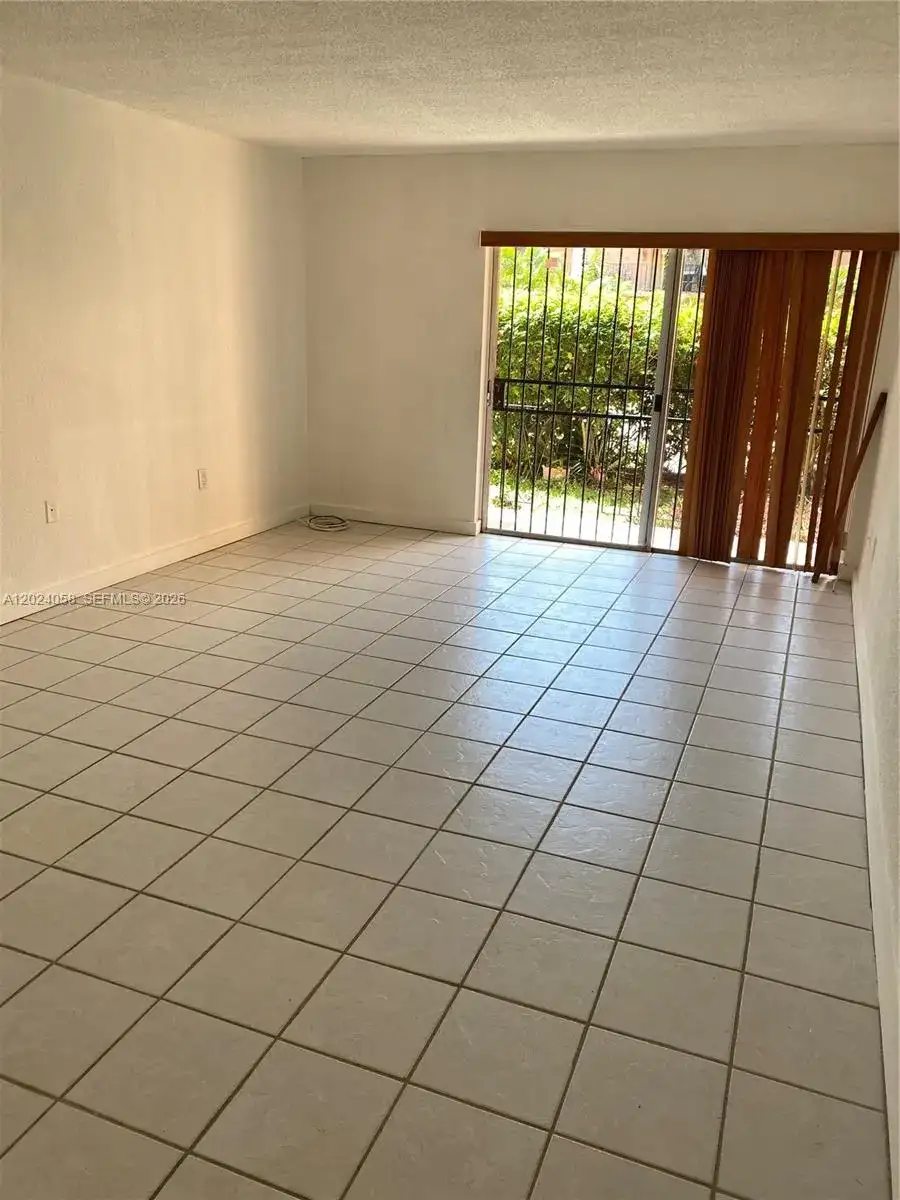 1300 W 47th Pl # 118, Hialeah FL 33012 photo 2