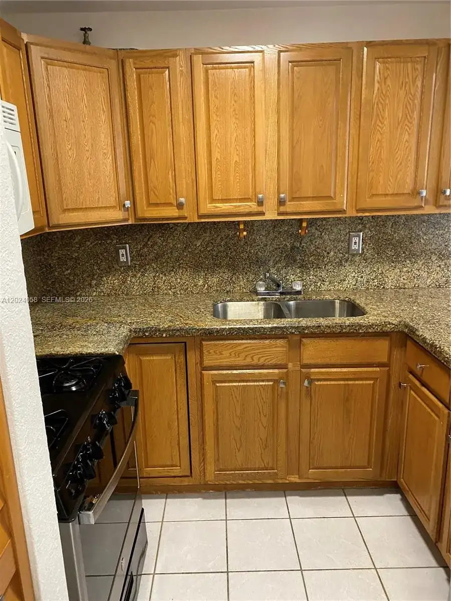 1300 W 47th Pl # 118, Hialeah FL 33012 photo 4