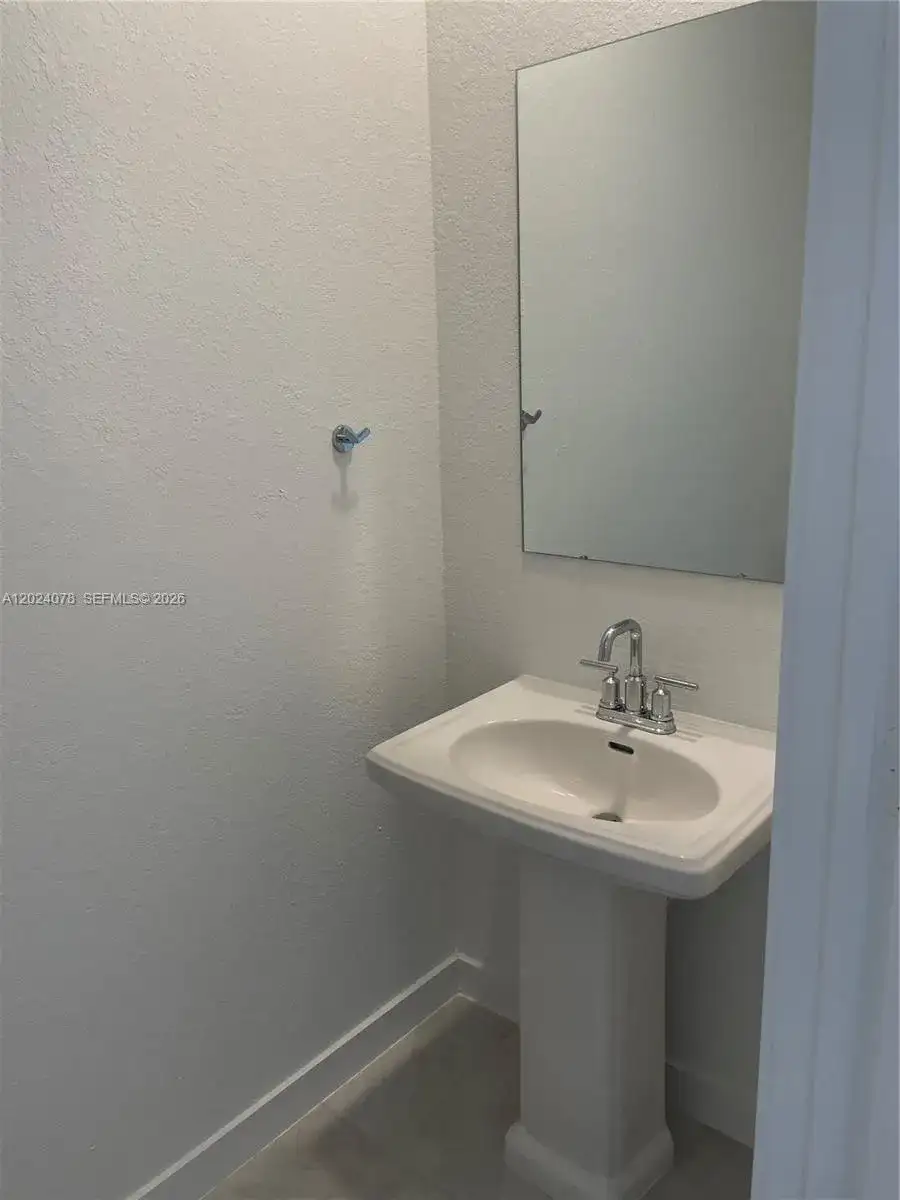 906 SE 17th St # 0, Homestead FL 33034 photo 4